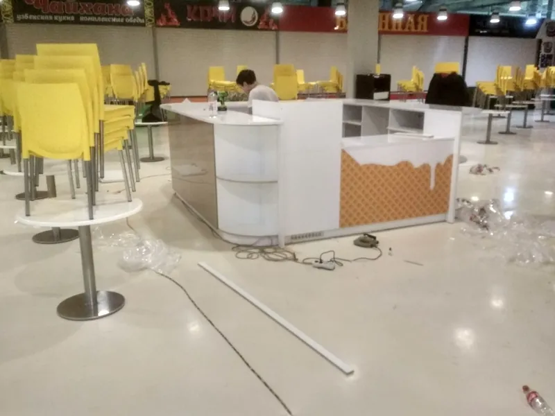 Монтаж острова iceБери на фудкорте, вид сбоку