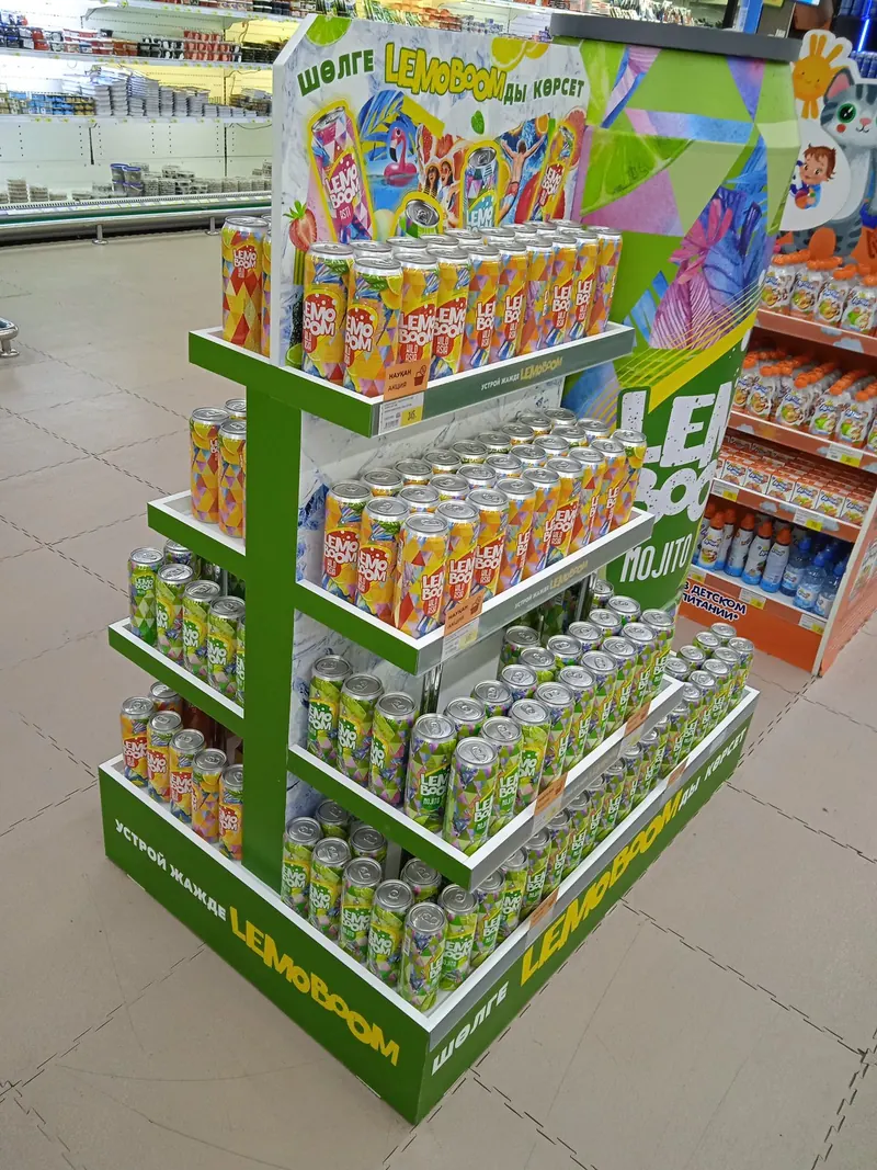 Паллетный дисплей: Паллетный дисплей Lemon Boom в магазине, вид сбоку